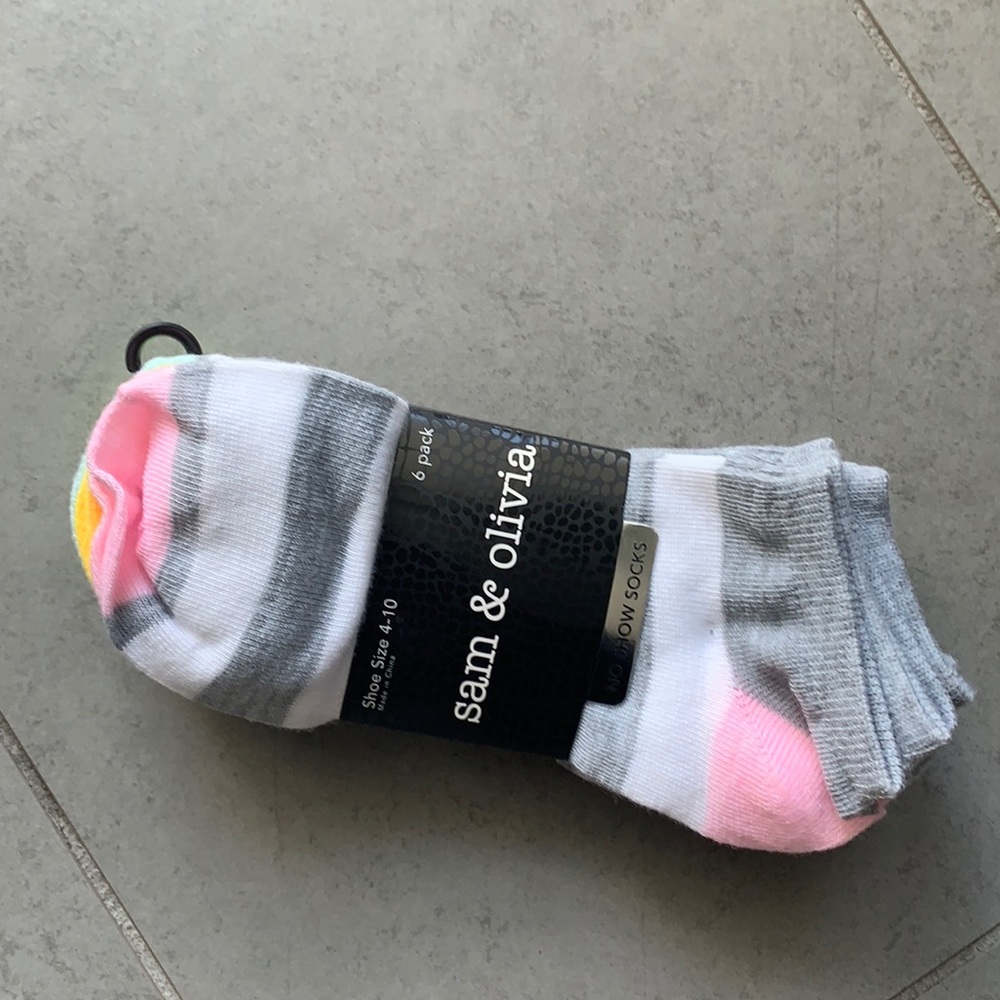 Sam & Olivia no show 6 pack socks NWT
